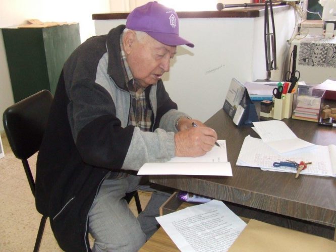 2007_1212ibbo0001חתימה על הספר